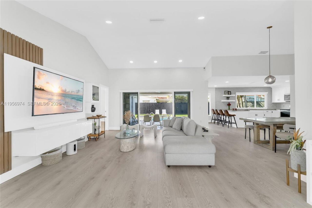 8810 NW 7th St, Pembroke Pines, FL 33024 Photo