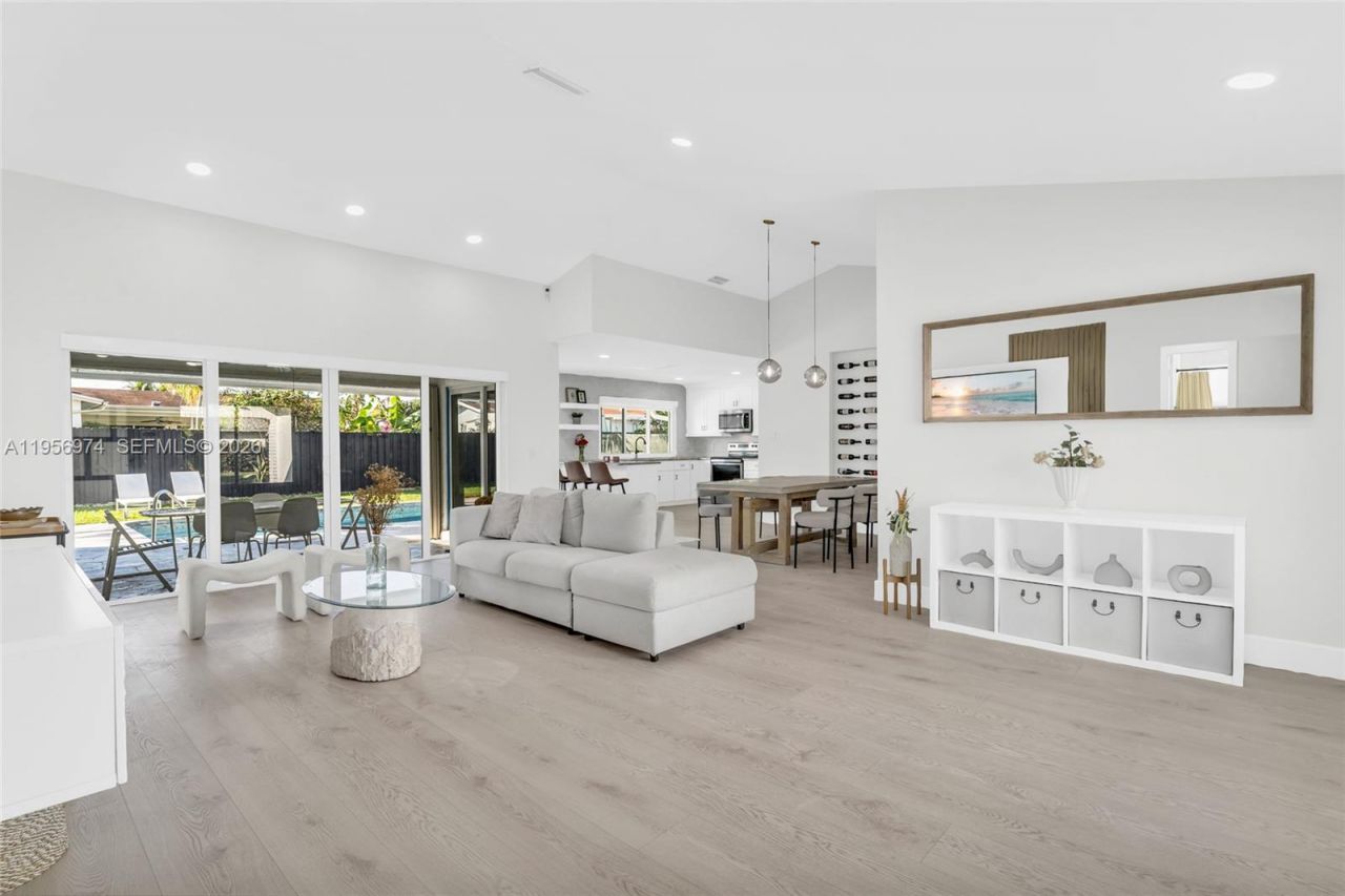 8810 NW 7th St, Pembroke Pines, FL 33024 Photo