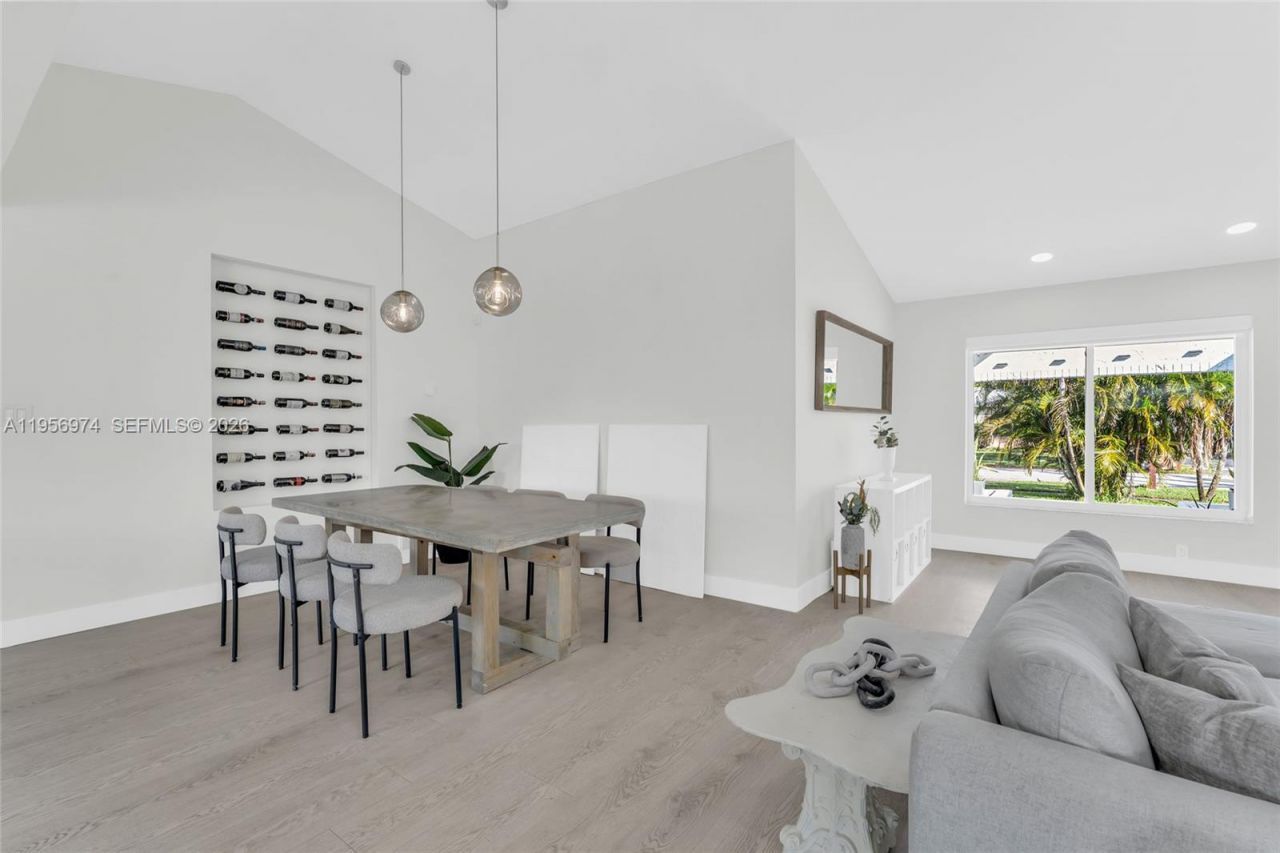 8810 NW 7th St, Pembroke Pines, FL 33024 Photo