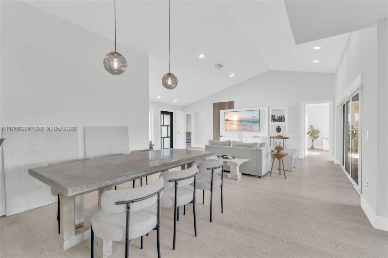 8810 NW 7th St, Pembroke Pines, FL 33024 Photo