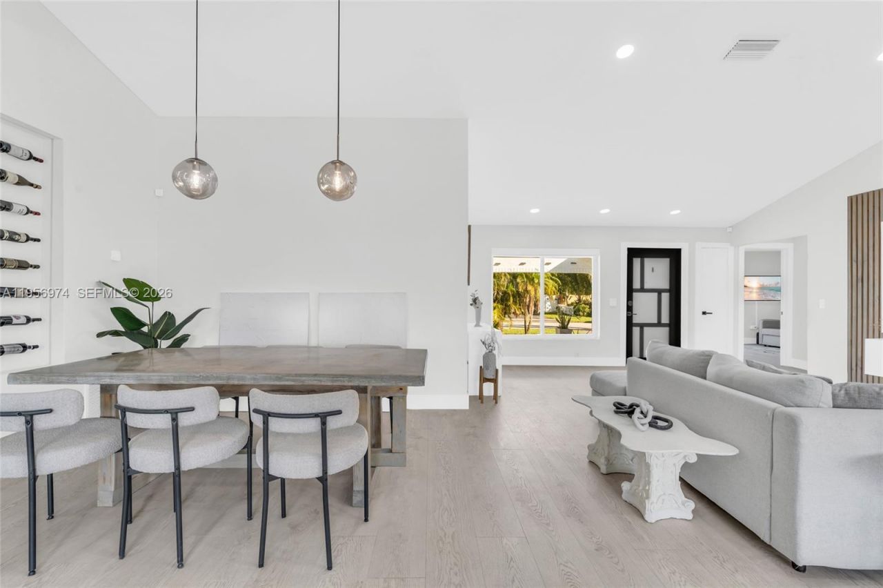 8810 NW 7th St, Pembroke Pines, FL 33024 Photo