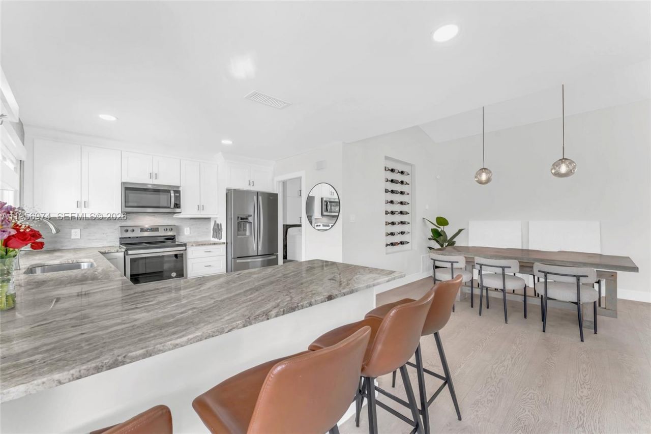 8810 NW 7th St, Pembroke Pines, FL 33024 Photo