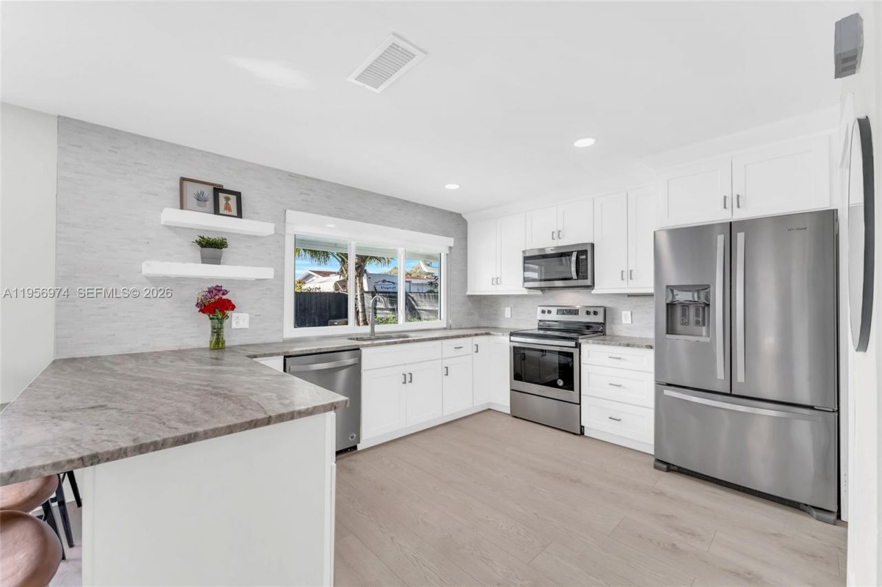 8810 NW 7th St, Pembroke Pines, FL 33024 Photo