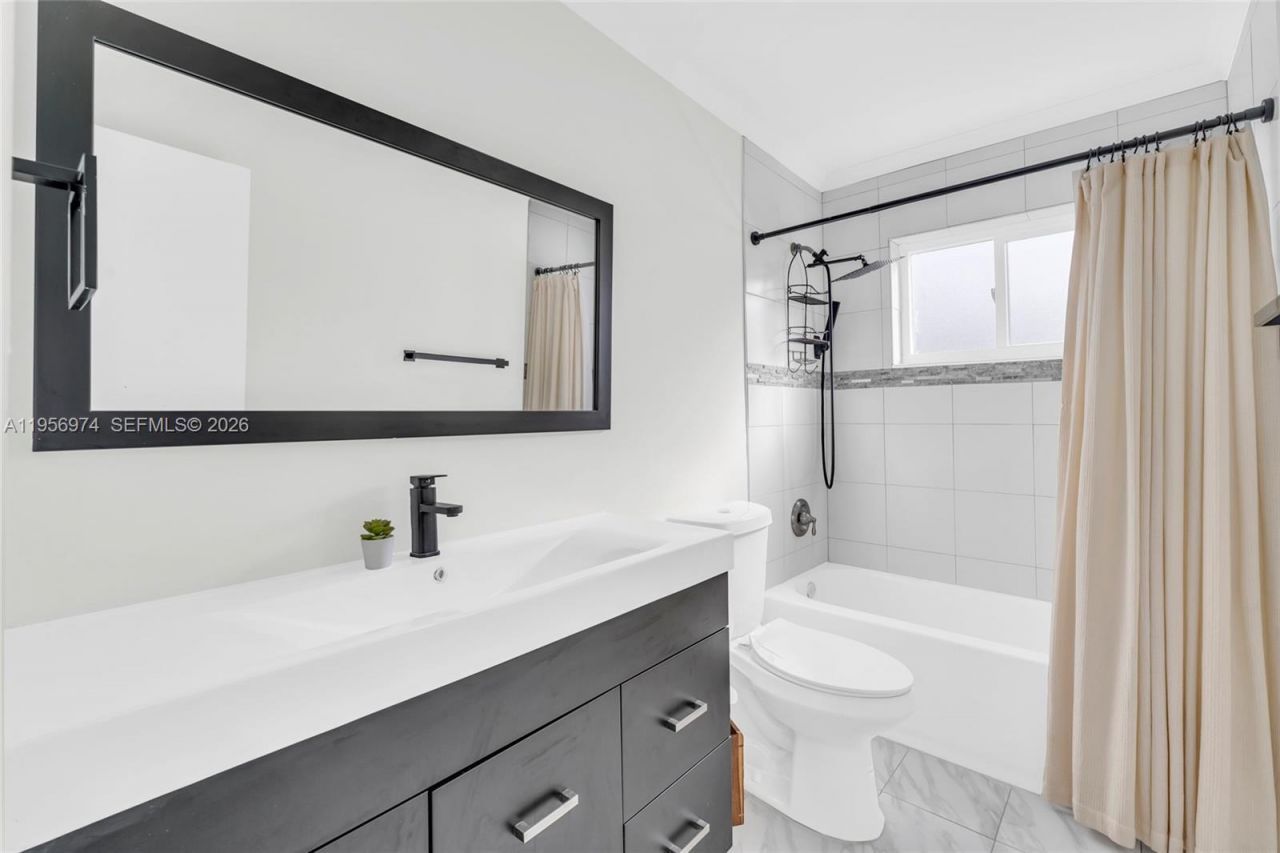 8810 NW 7th St, Pembroke Pines, FL 33024 Photo