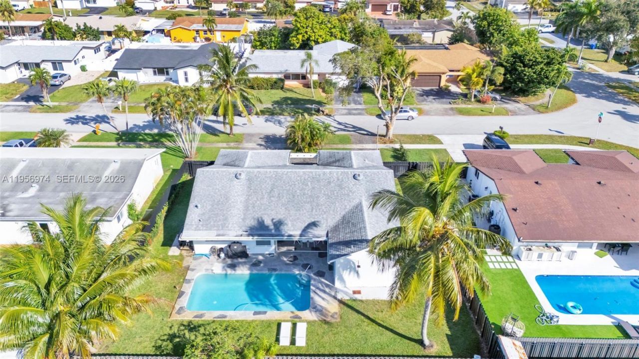 8810 NW 7th St, Pembroke Pines, FL 33024 Photo