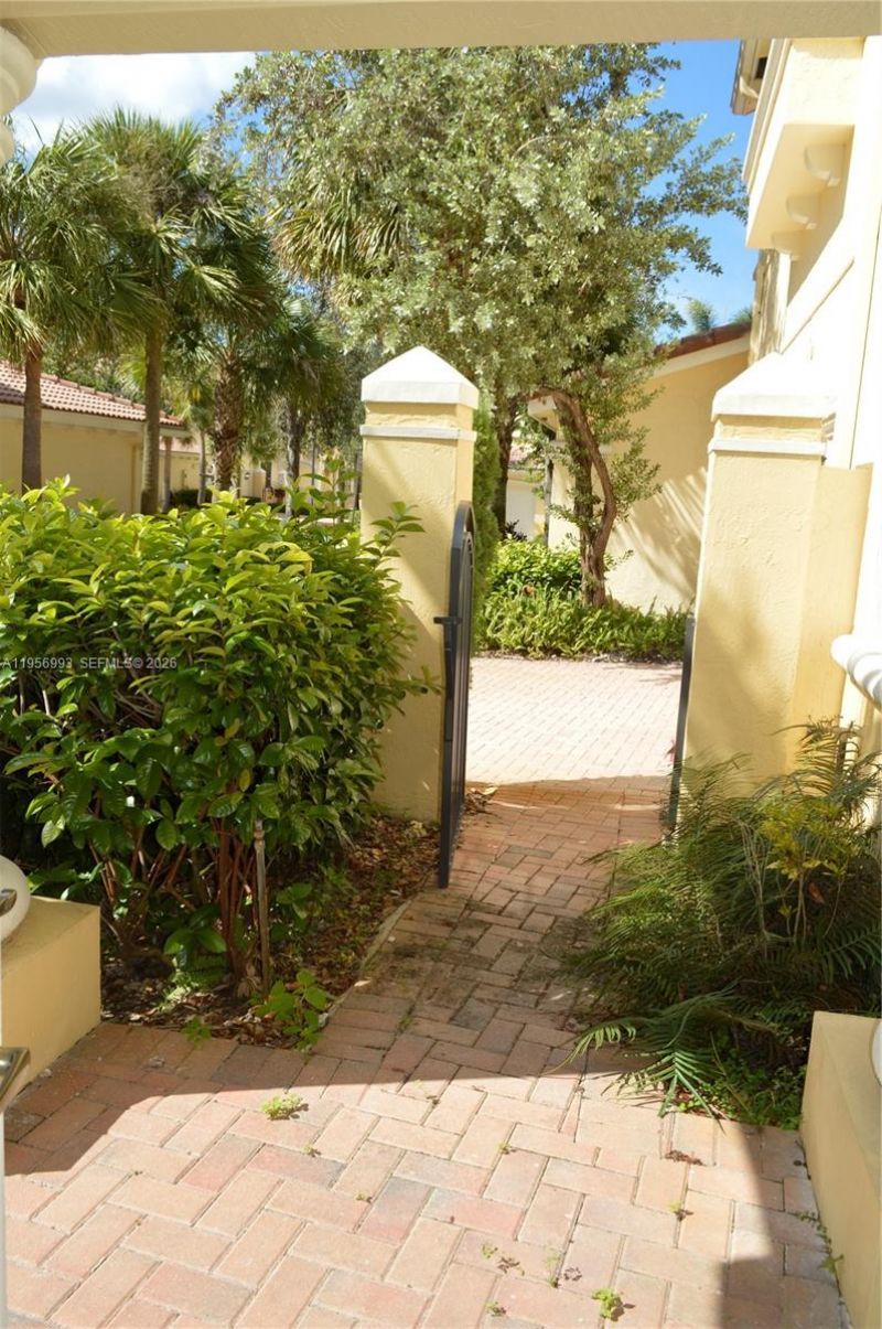 1591 Passion Vine Cir, Unit 10-2, Weston, FL 33326 Photo