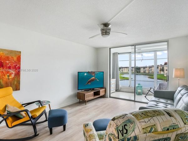 8861 Sunrise Lakes Blvd, Unit 205, Sunrise, FL 33322