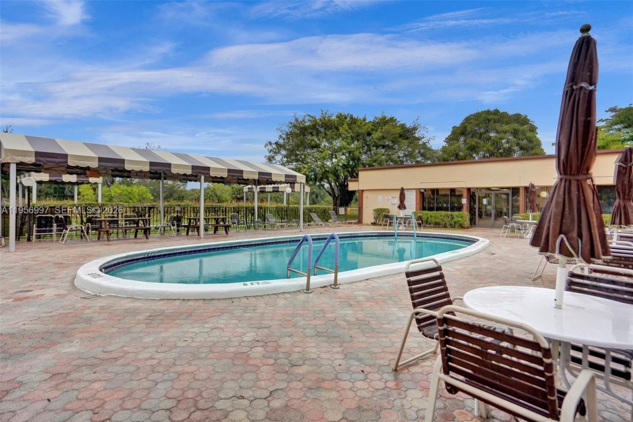 8861 Sunrise Lakes Blvd, Unit 205, Sunrise, FL 33322 Photo