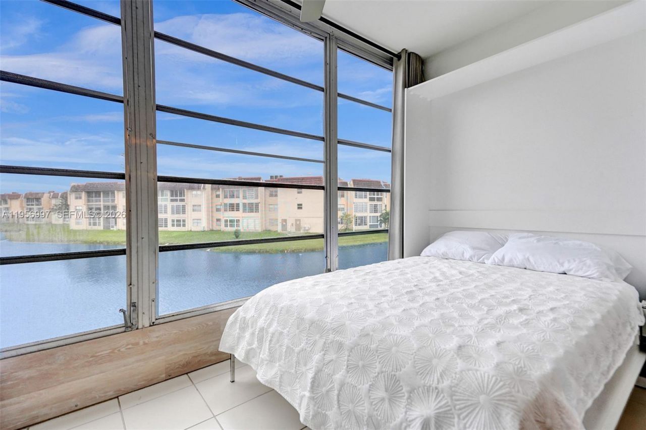 8861 Sunrise Lakes Blvd, Unit 205, Sunrise, FL 33322 Photo