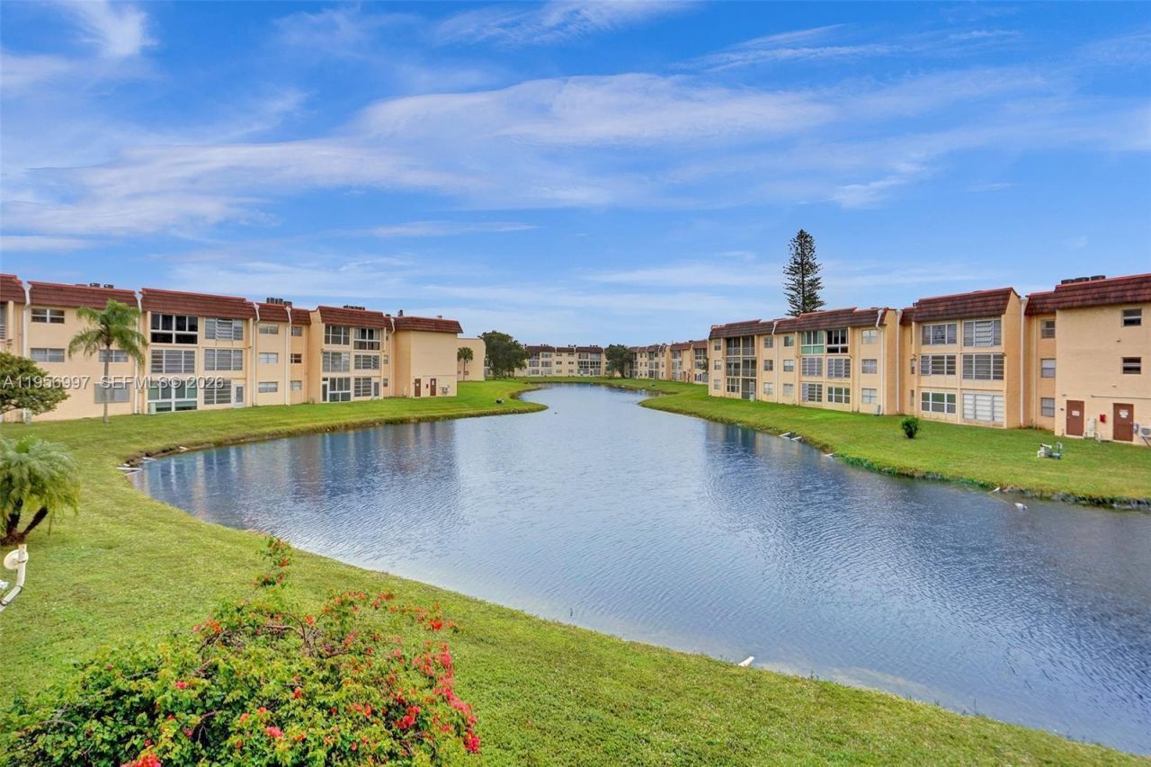 8861 Sunrise Lakes Blvd, Unit 205, Sunrise, FL 33322 Photo