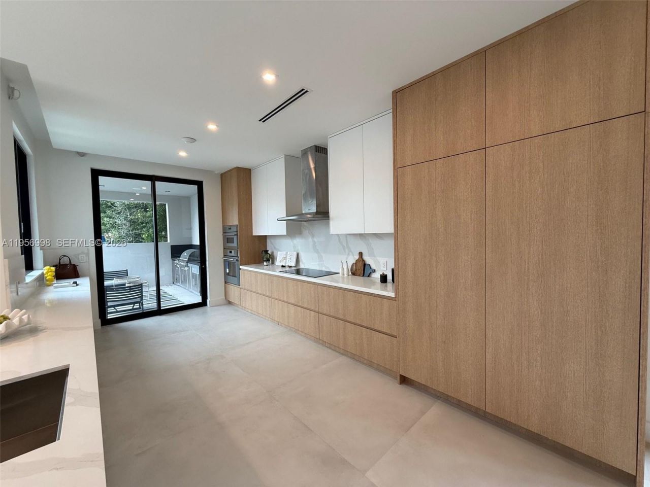 3200 Thomas Ave, Miami, FL 33133 Photo