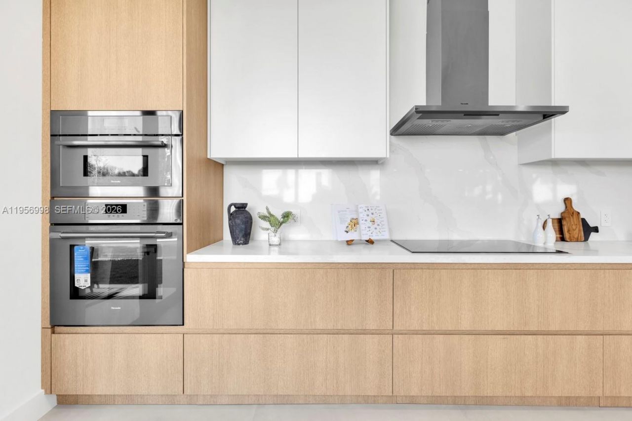 3200 Thomas Ave, Miami, FL 33133 Photo