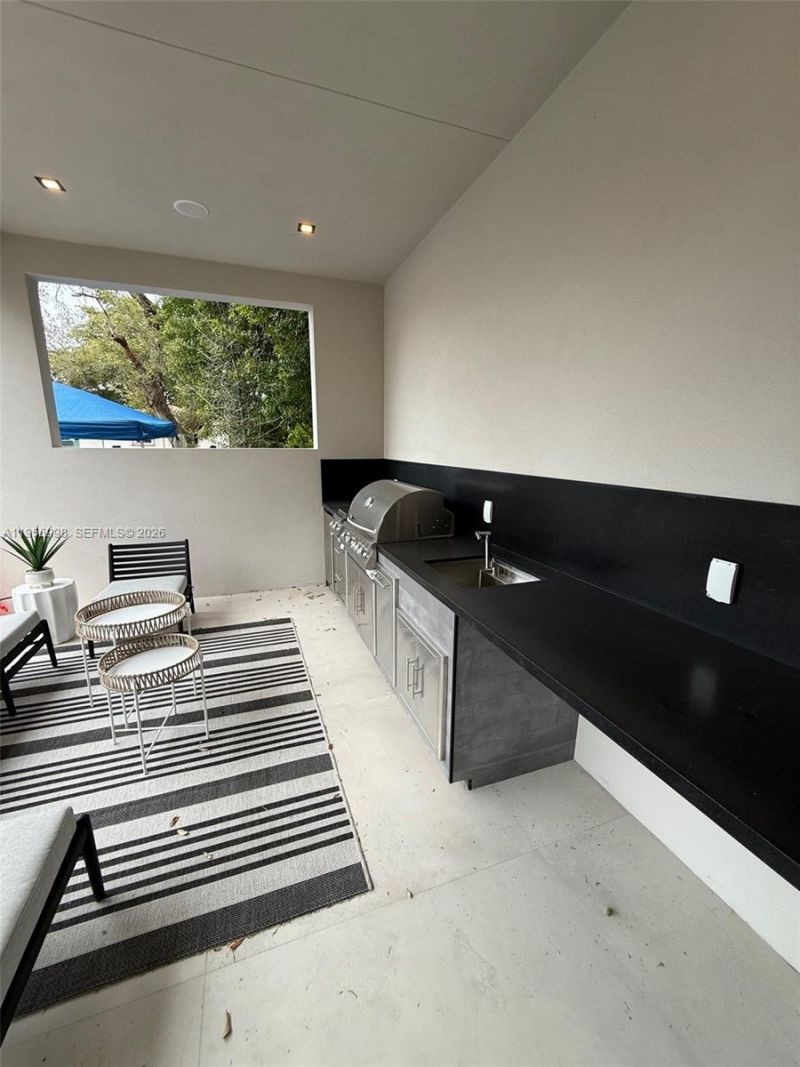 3200 Thomas Ave, Miami, FL 33133 Photo