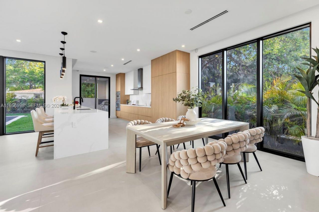 3200 Thomas Ave, Miami, FL 33133 Photo