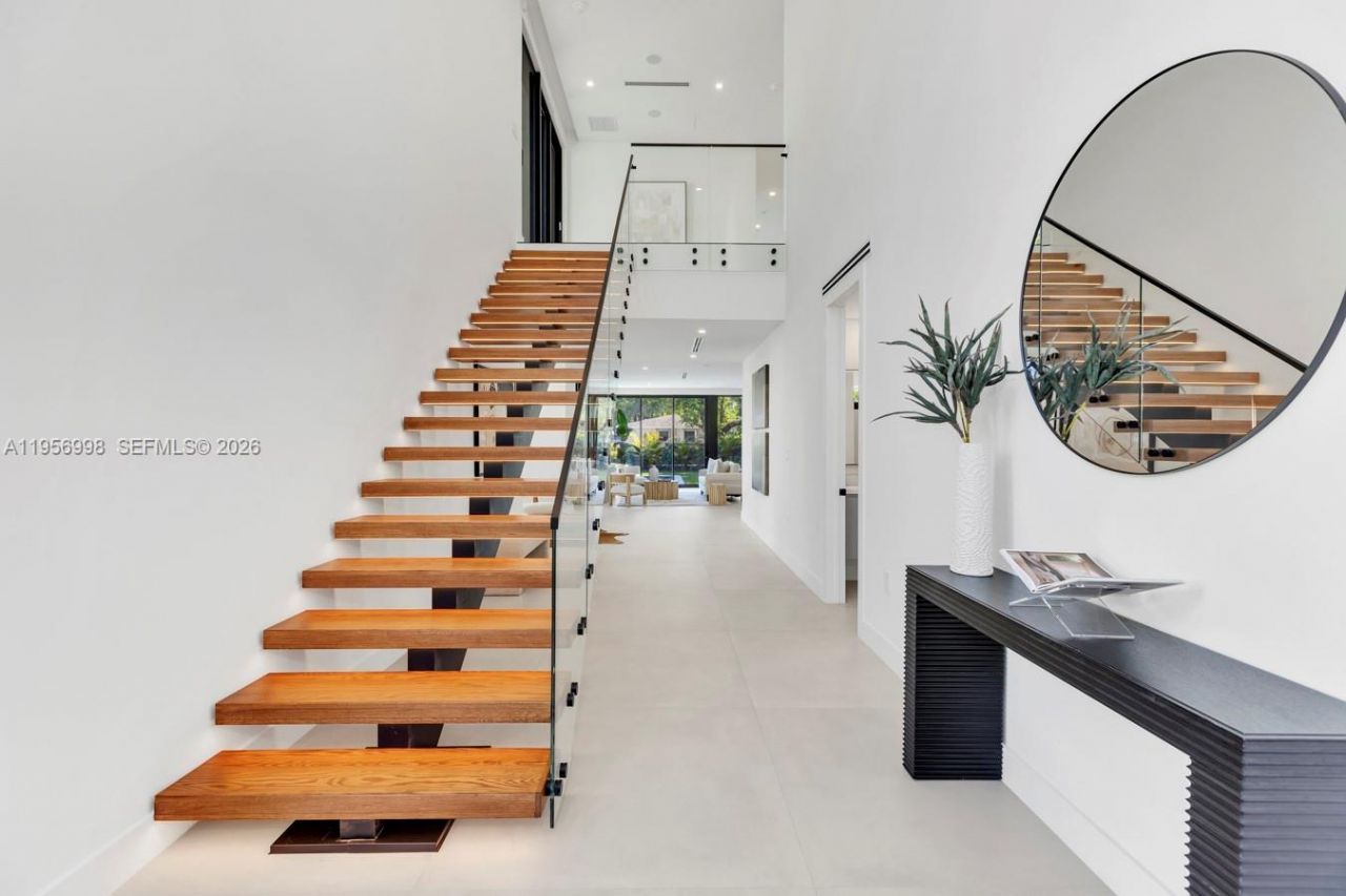 3200 Thomas Ave, Miami, FL 33133 Photo