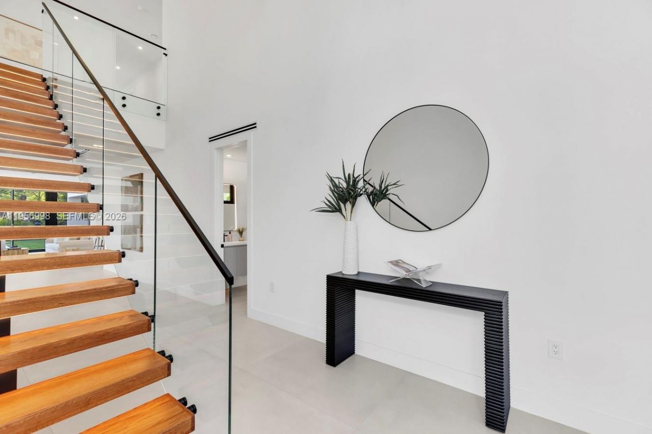 3200 Thomas Ave, Miami, FL 33133 Photo