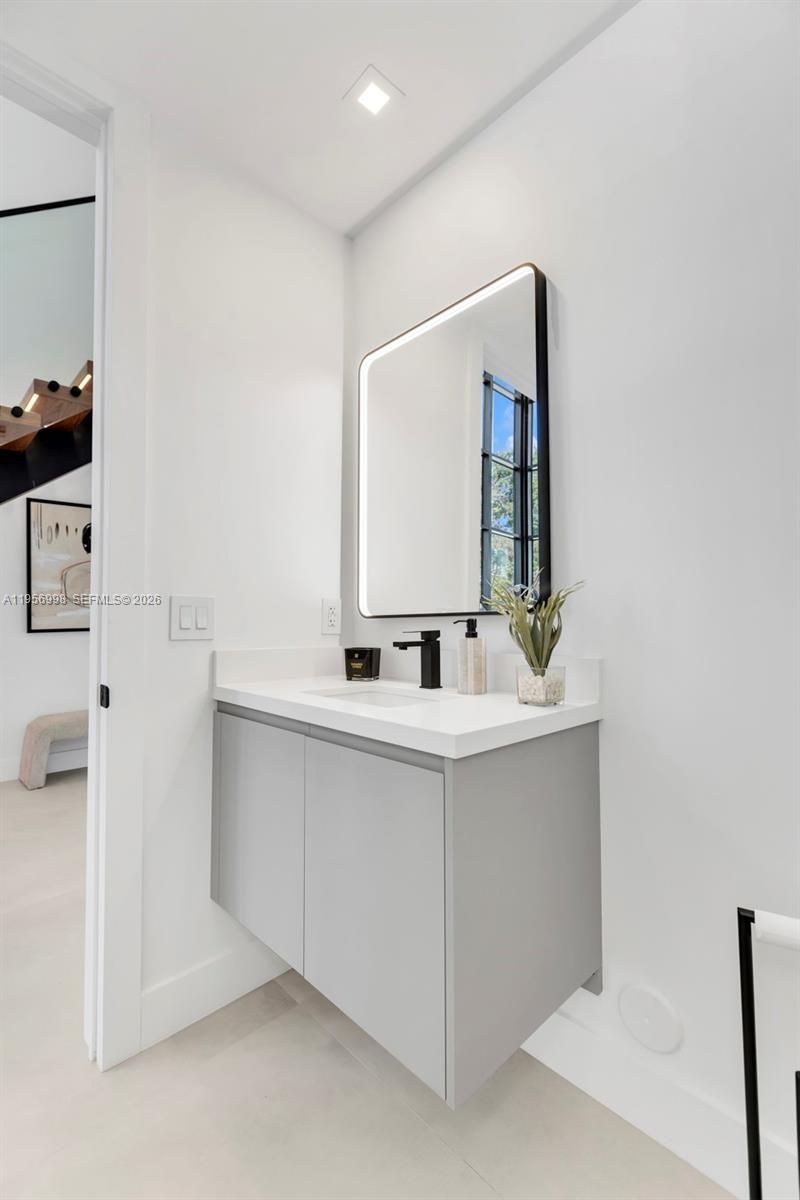 3200 Thomas Ave, Miami, FL 33133 Photo