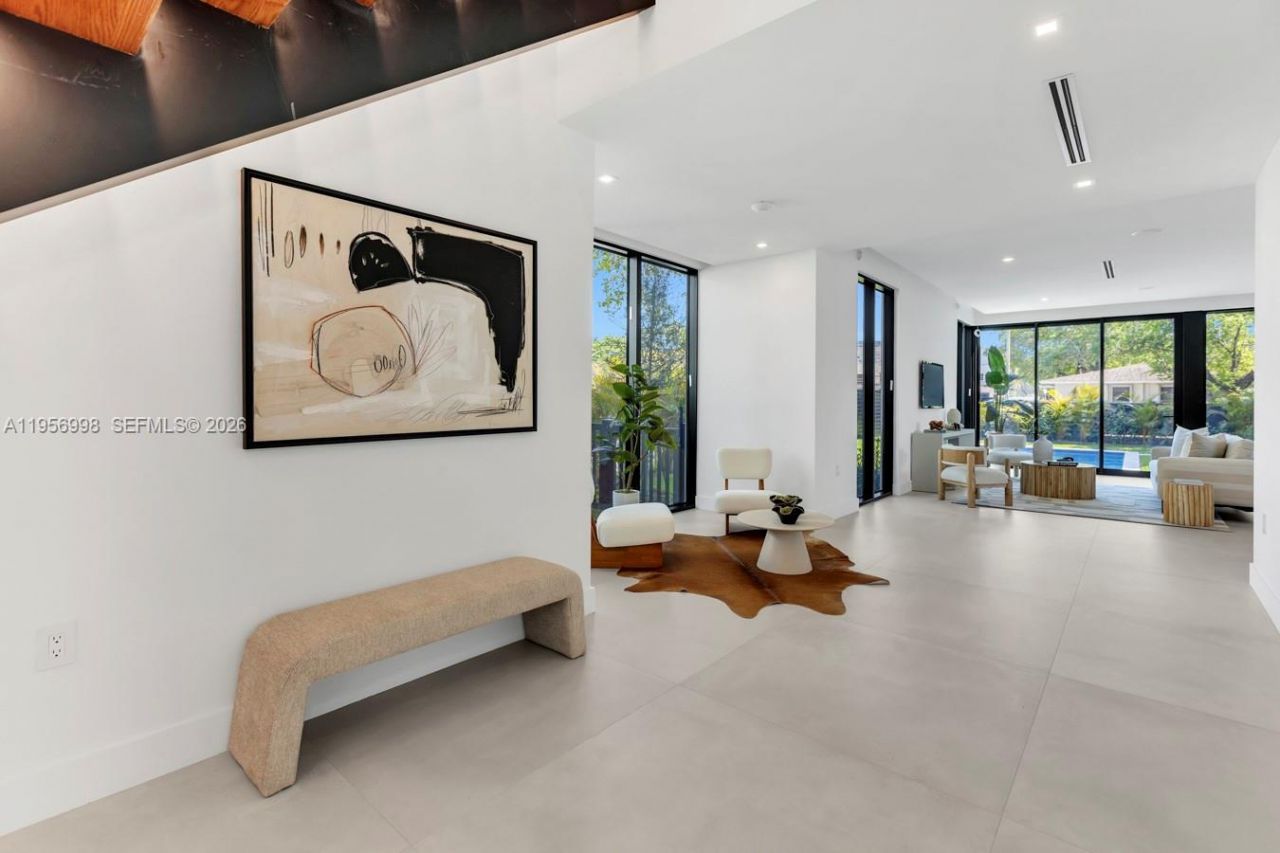 3200 Thomas Ave, Miami, FL 33133 Photo