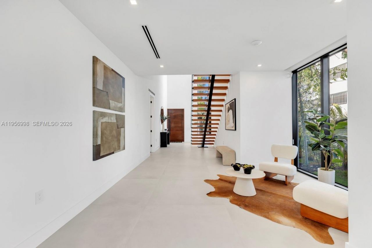 3200 Thomas Ave, Miami, FL 33133 Photo