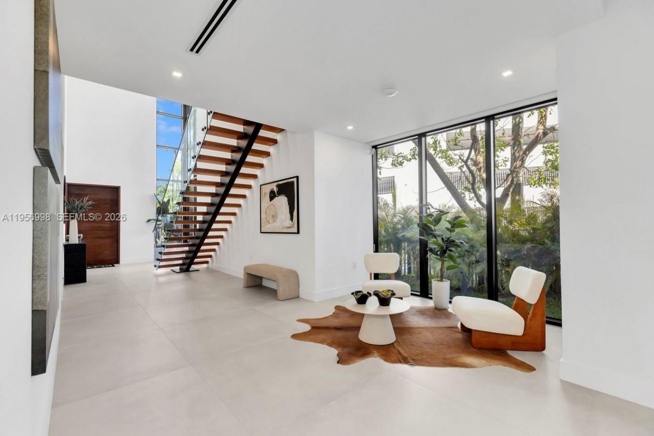 3200 Thomas Ave, Miami, FL 33133 Photo