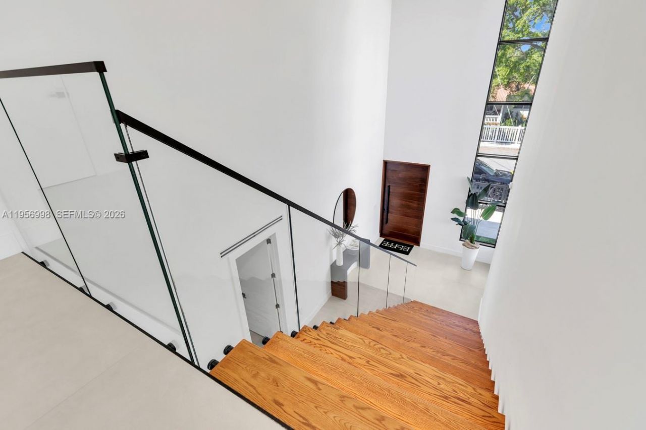 3200 Thomas Ave, Miami, FL 33133 Photo