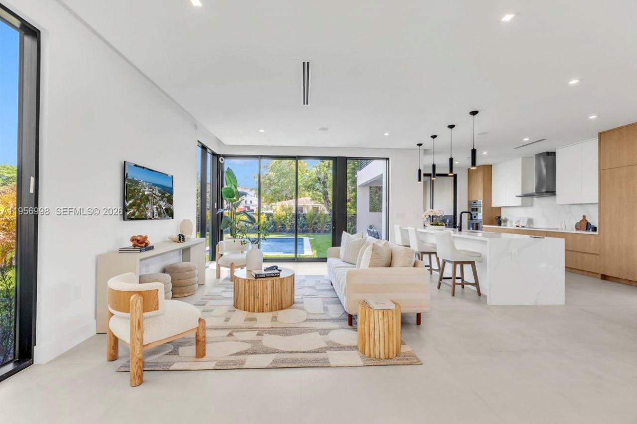 3200 Thomas Ave, Miami, FL 33133 Photo