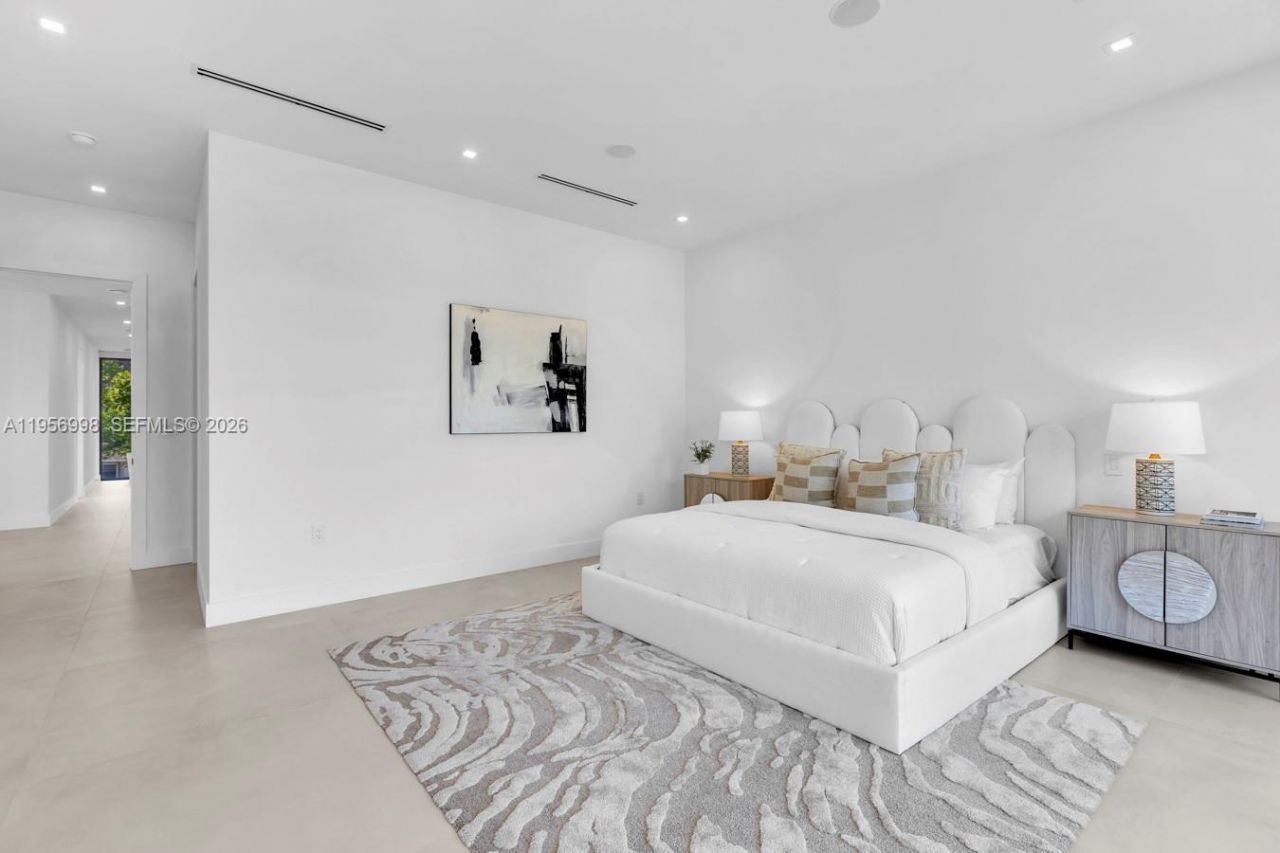 3200 Thomas Ave, Miami, FL 33133 Photo