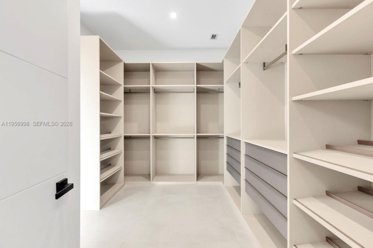 3200 Thomas Ave, Miami, FL 33133 Photo