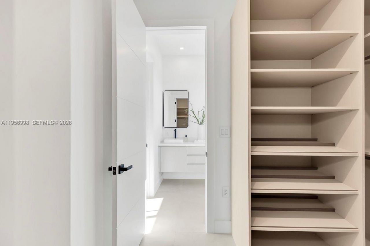 3200 Thomas Ave, Miami, FL 33133 Photo