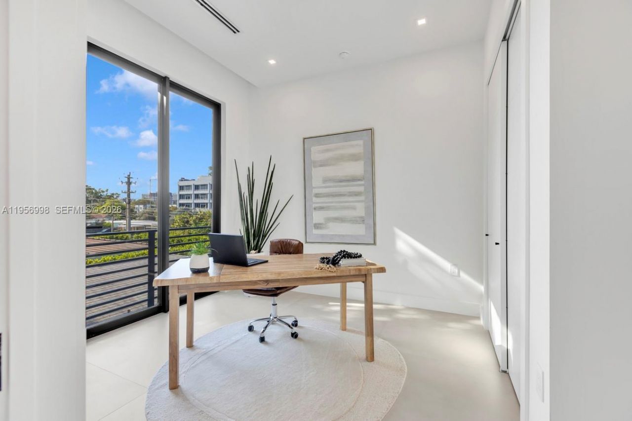 3200 Thomas Ave, Miami, FL 33133 Photo