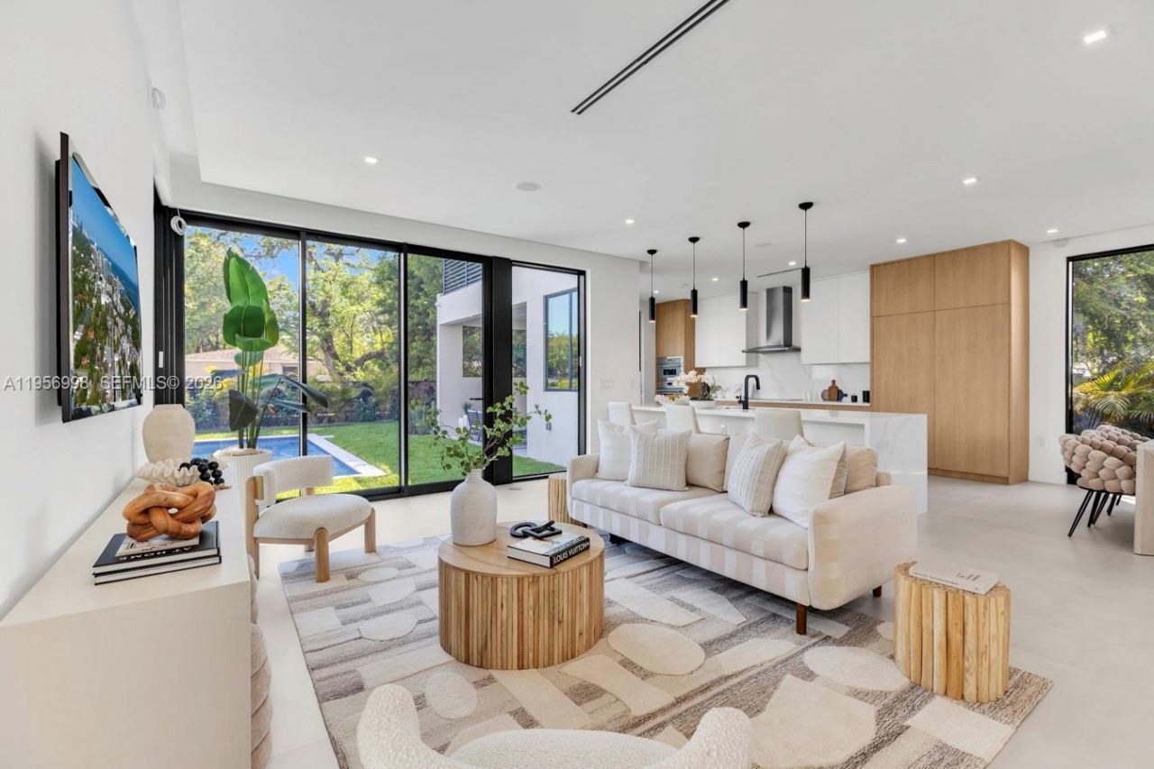 3200 Thomas Ave, Miami, FL 33133 Photo