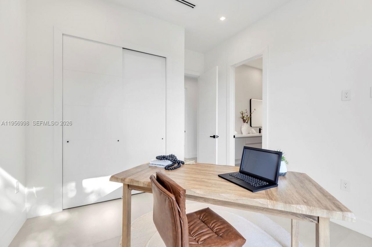 3200 Thomas Ave, Miami, FL 33133 Photo