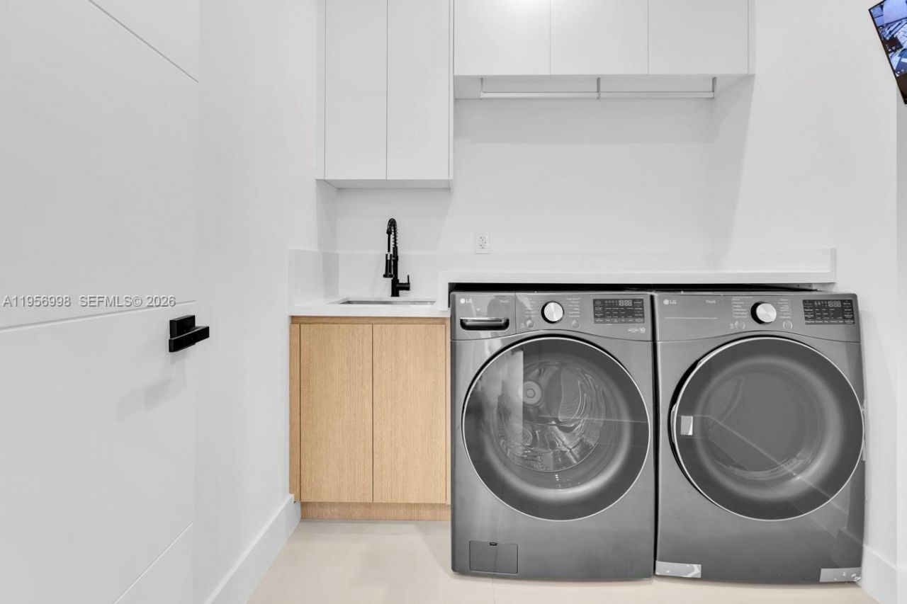 3200 Thomas Ave, Miami, FL 33133 Photo