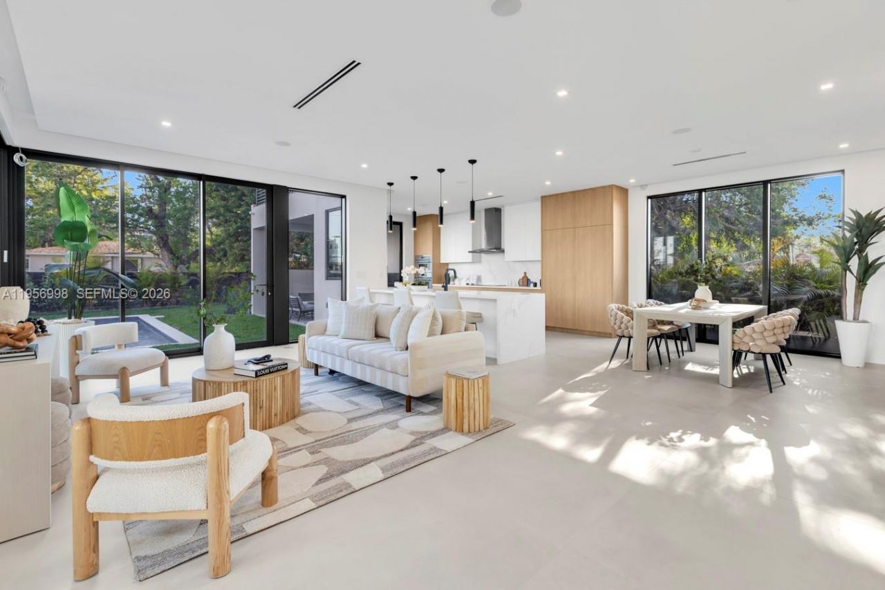 3200 Thomas Ave, Miami, FL 33133 Photo