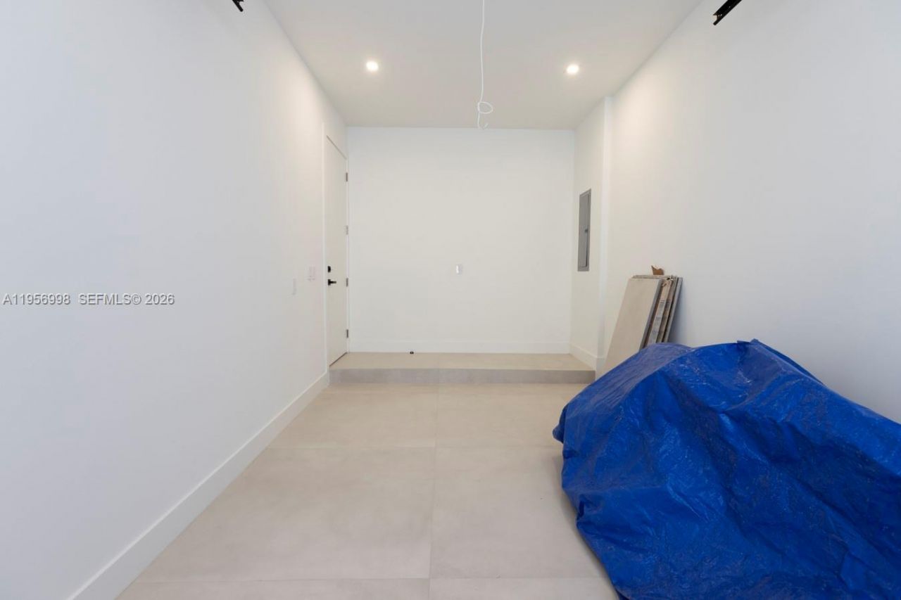 3200 Thomas Ave, Miami, FL 33133 Photo