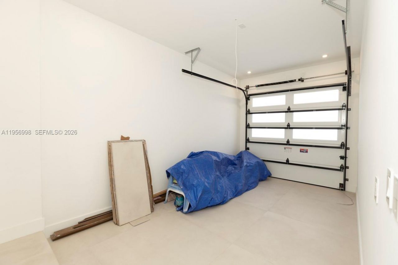 3200 Thomas Ave, Miami, FL 33133 Photo