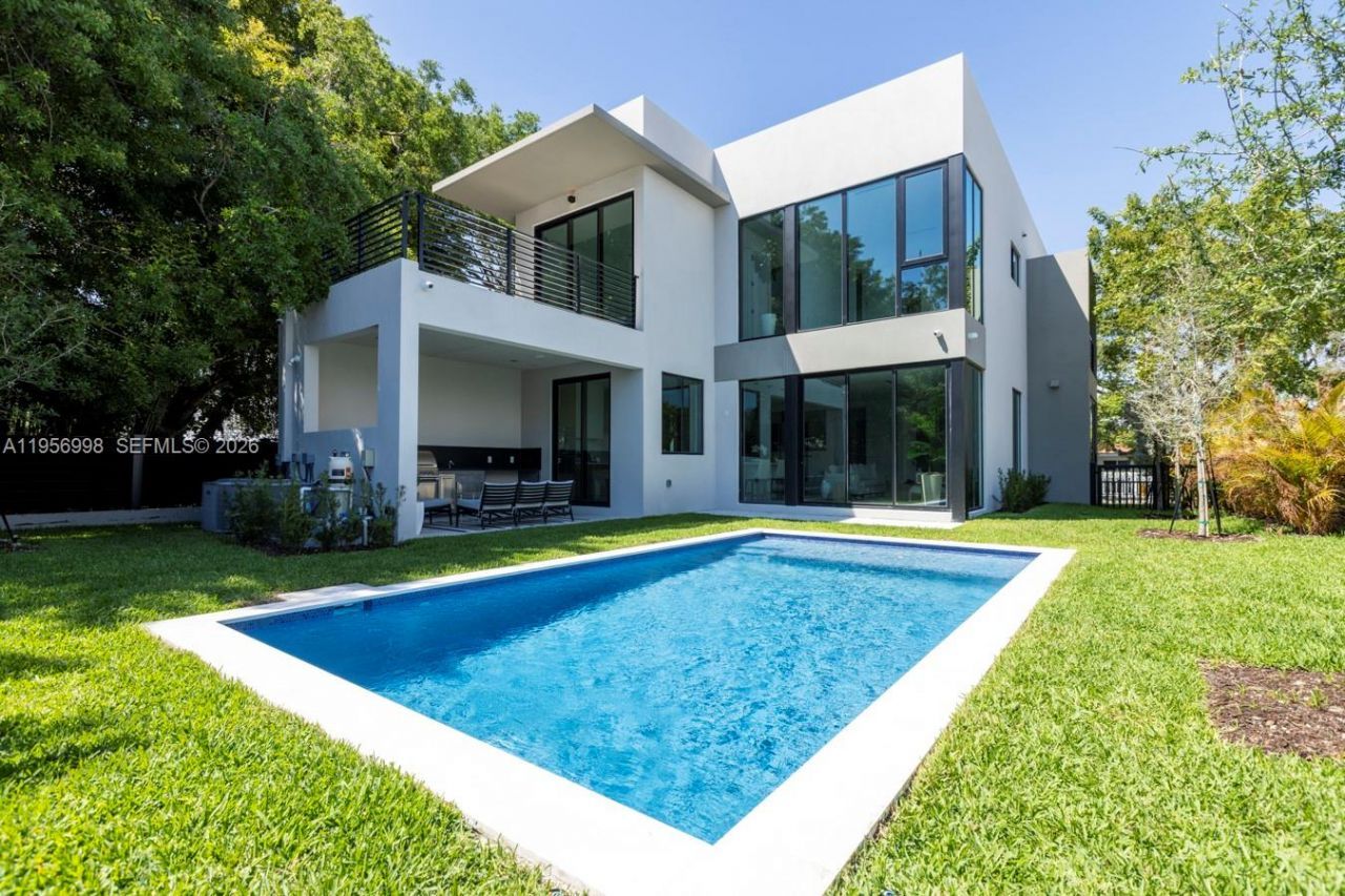 3200 Thomas Ave, Miami, FL 33133 Photo