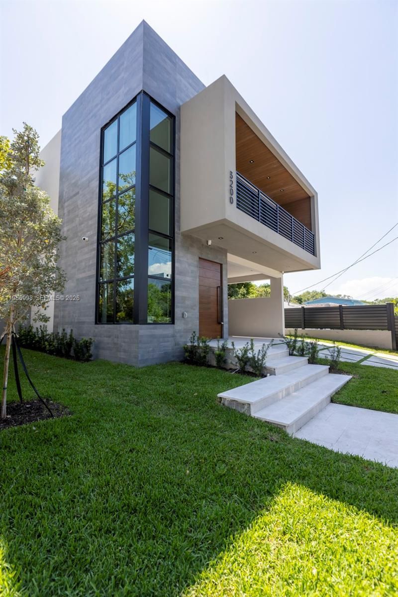 3200 Thomas Ave, Miami, FL 33133 Photo