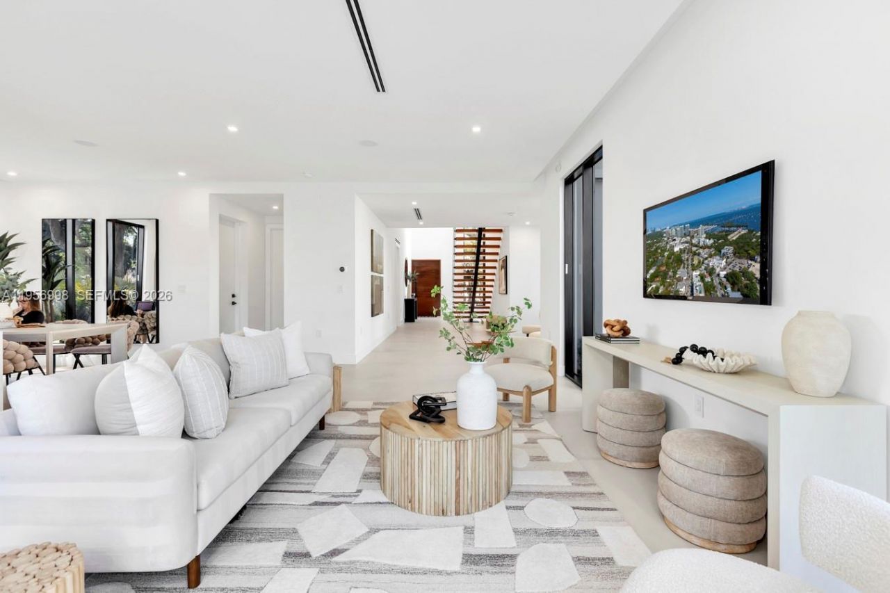 3200 Thomas Ave, Miami, FL 33133 Photo