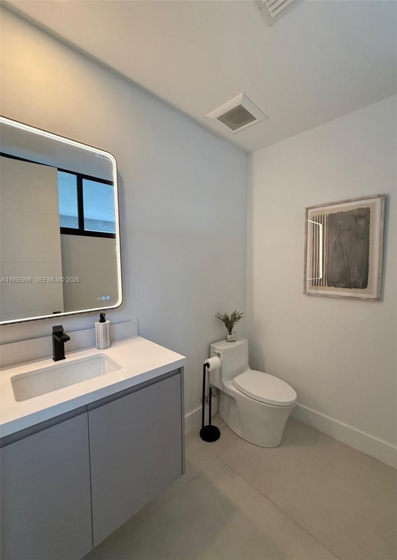 3200 Thomas Ave, Miami, FL 33133 Photo