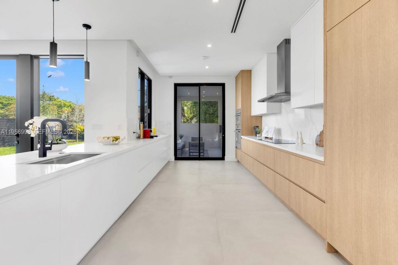 3200 Thomas Ave, Miami, FL 33133 Photo