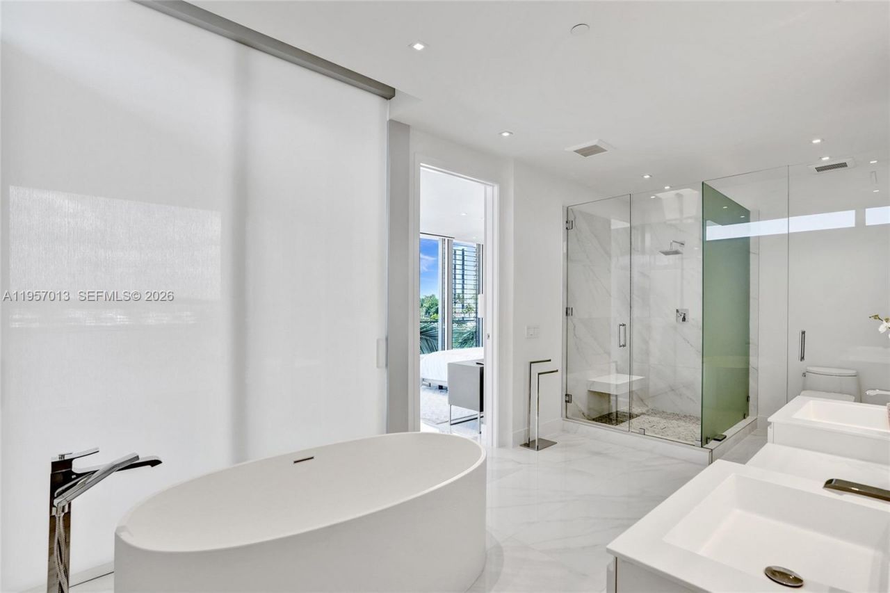 3750 Yacht Club Dr , Unit TH1, Aventura, FL 33180 Photo