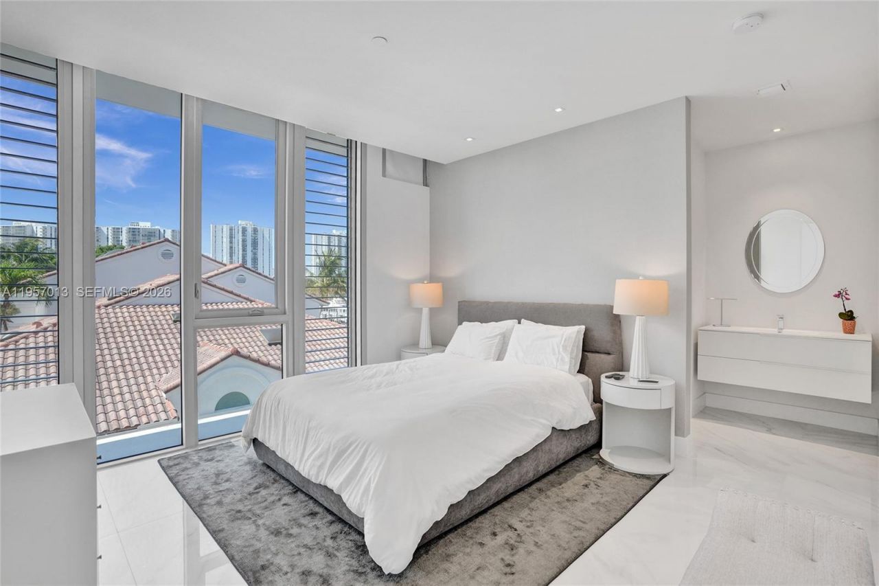 3750 Yacht Club Dr , Unit TH1, Aventura, FL 33180 Photo