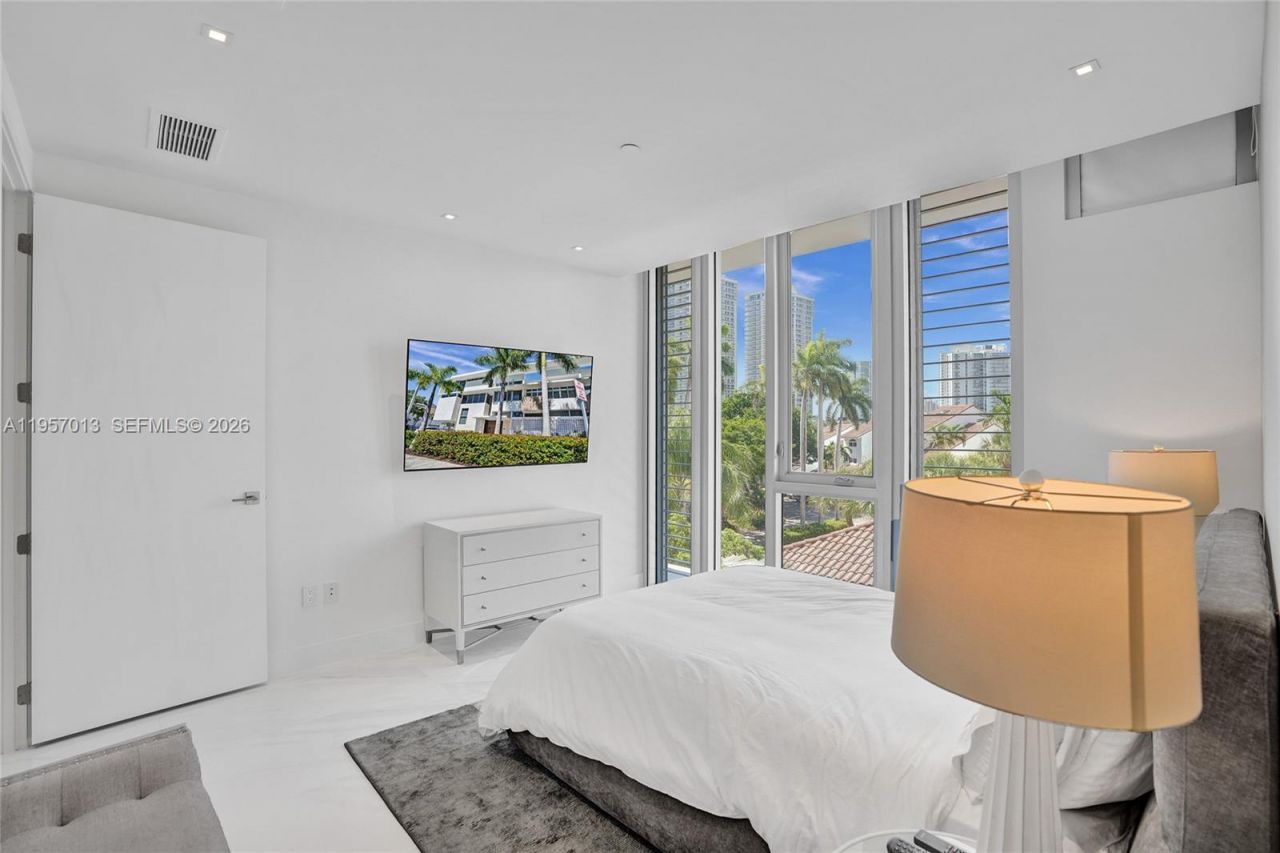 3750 Yacht Club Dr , Unit TH1, Aventura, FL 33180 Photo