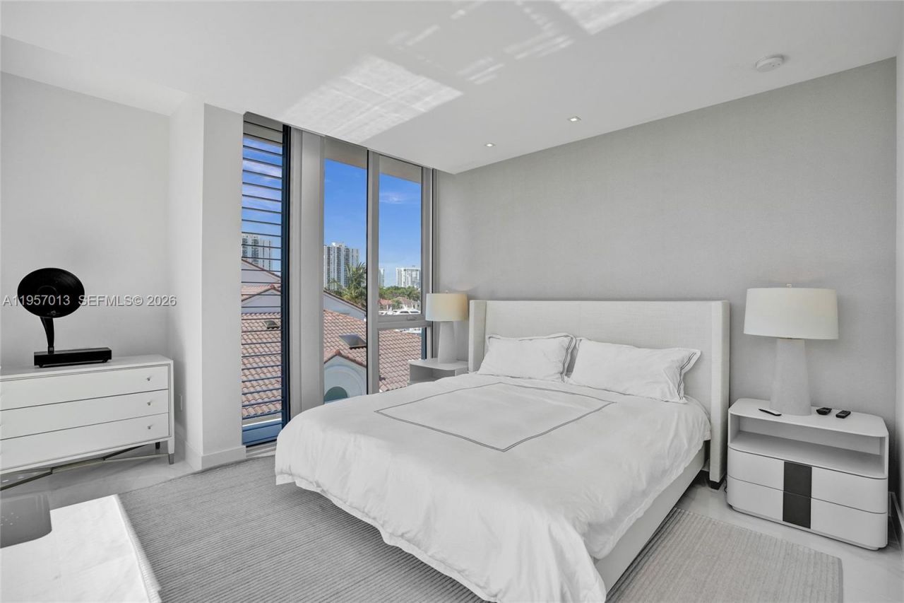 3750 Yacht Club Dr , Unit TH1, Aventura, FL 33180 Photo