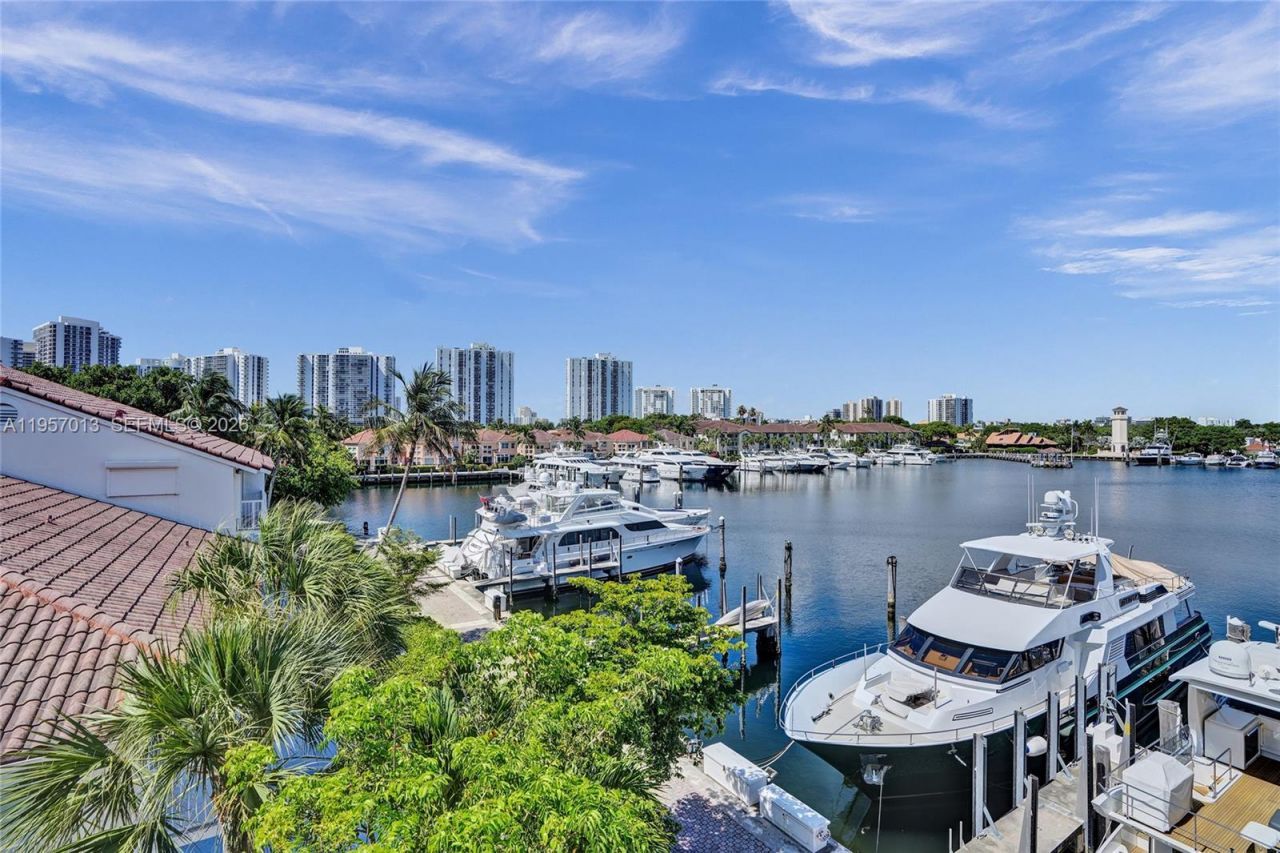 3750 Yacht Club Dr , Unit TH1, Aventura, FL 33180 Photo