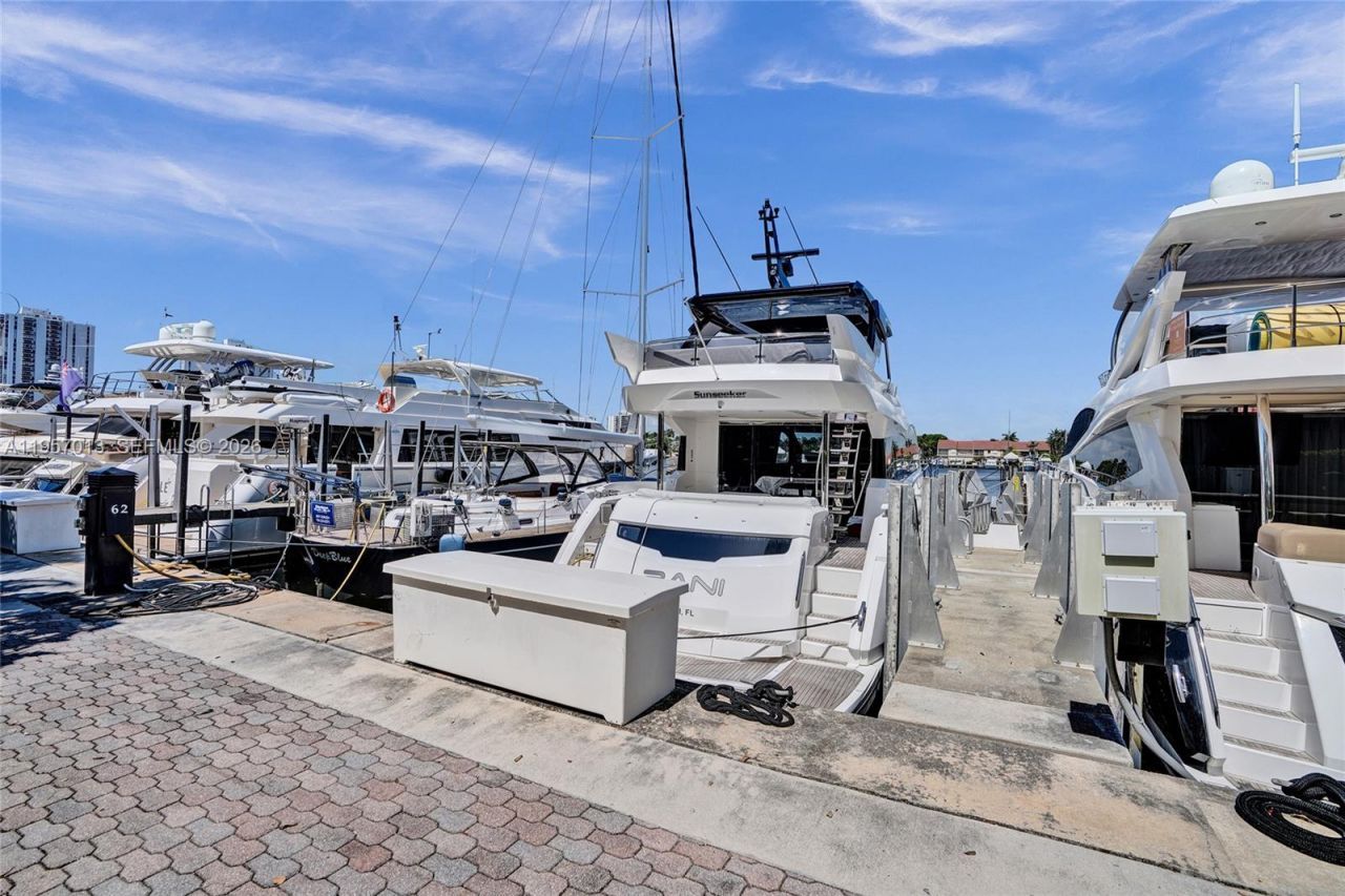 3750 Yacht Club Dr , Unit TH1, Aventura, FL 33180 Photo