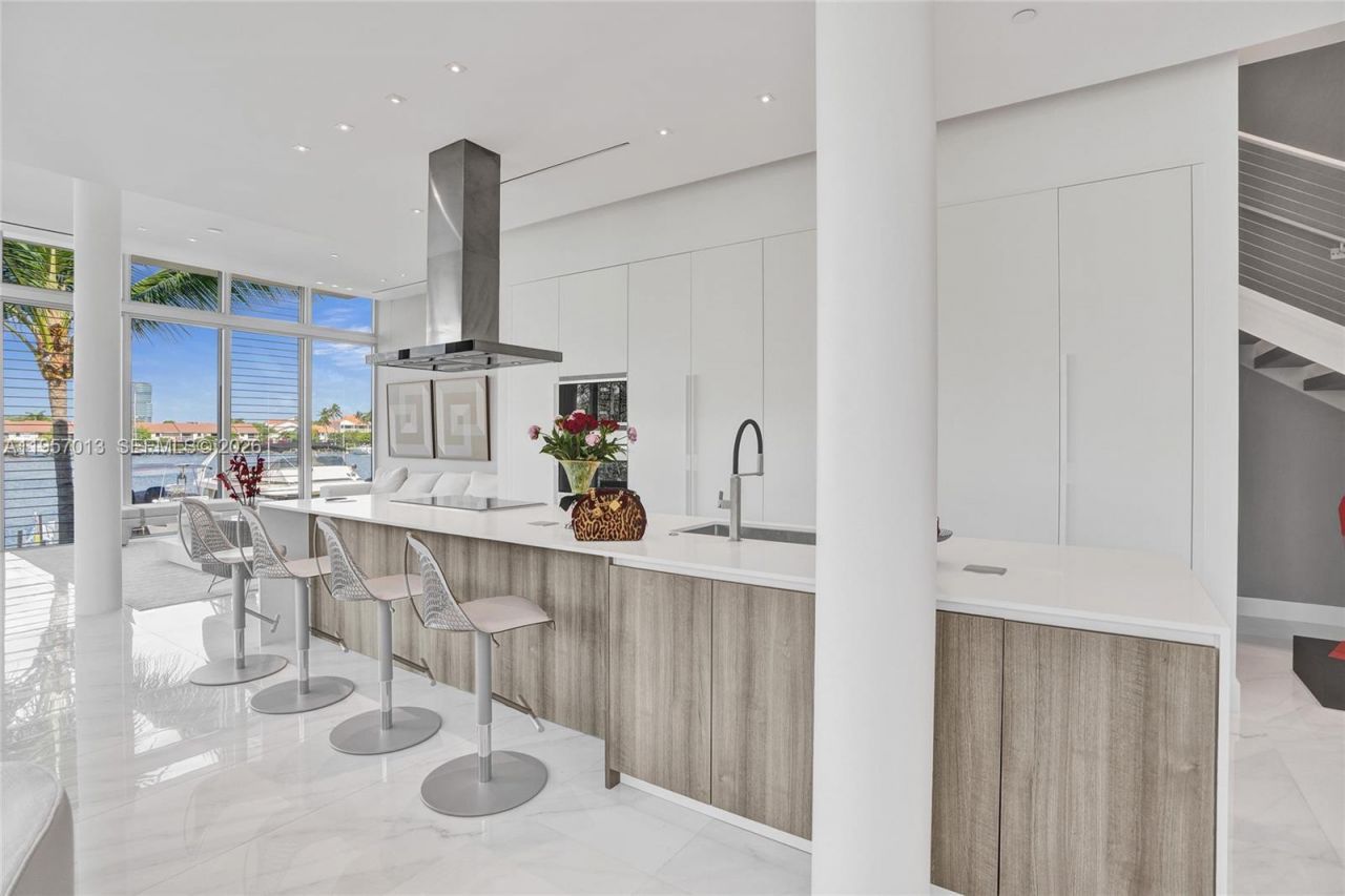 3750 Yacht Club Dr , Unit TH1, Aventura, FL 33180 Photo