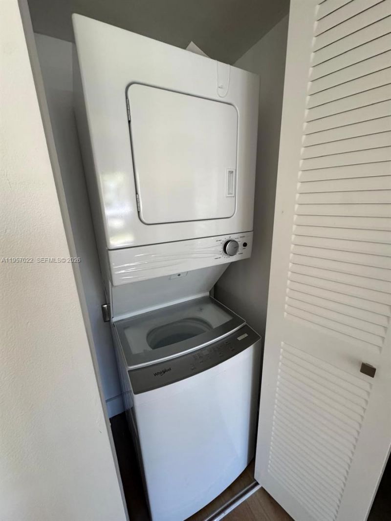 3731 N Country Club Dr , Unit 126, Aventura, FL 33180 Photo