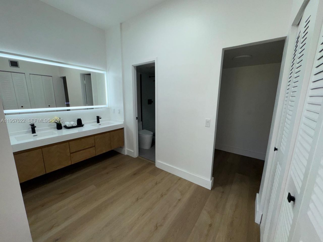 3731 N Country Club Dr , Unit 126, Aventura, FL 33180 Photo